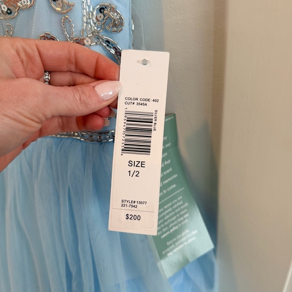 Jump Apparel NWT Beaded V-Neck Bodice Ruffle Tulle Gown Light Blue Size 1/2 New - Picture 6 of 15